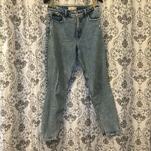 Abercrombie - The Skinny High Rise Jeans - Size 29 long - light distressing